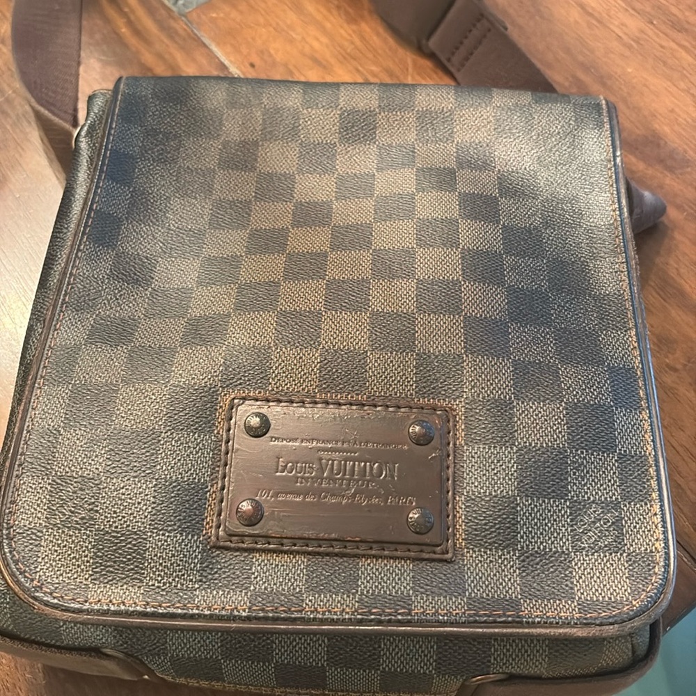 Authentic Louis Vuitton Damier Ebene messenger crossbody bag - & key holder